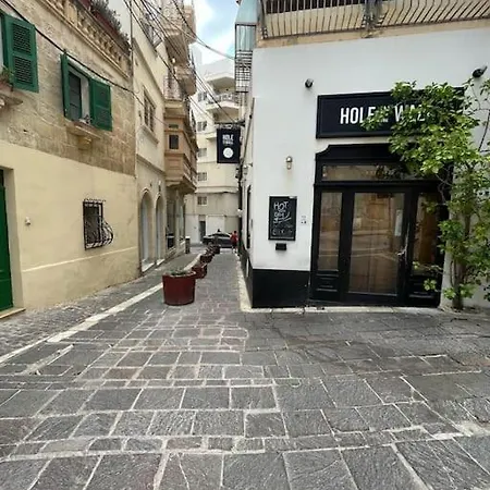 Apartment Piccolo- Steps Away To Everything *