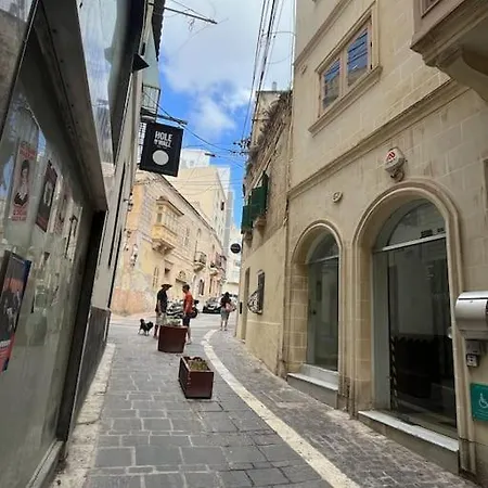 Piccolo- Steps Away To Everything Sliema
